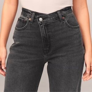 90s Slim Straight Ultra High Rise Jean - Black - 8s